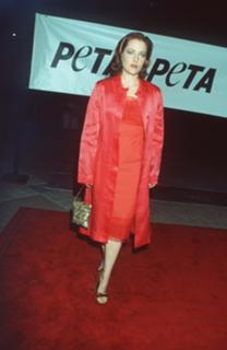 Gillian Anderson feet photo thumbnail