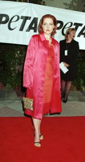 Gillian Anderson feet photo thumbnail