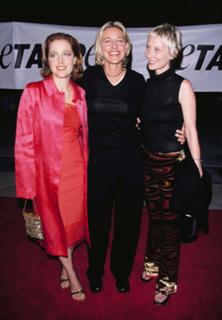 Gillian Anderson feet photo thumbnail
