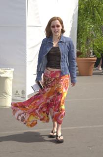 Gillian Anderson feet photo thumbnail