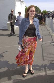 Gillian Anderson feet photo thumbnail
