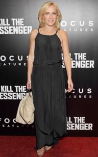 Gillian Anderson feet photo thumbnail