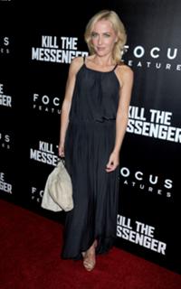 Gillian Anderson feet photo thumbnail