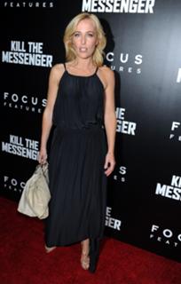 Gillian Anderson feet photo thumbnail