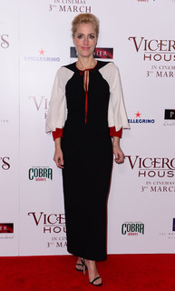Gillian Anderson feet photo thumbnail