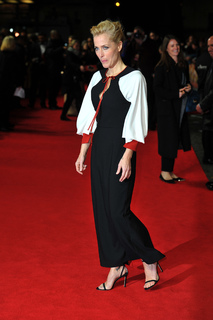 Gillian Anderson feet photo thumbnail