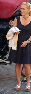 Gillian Anderson feet photo thumbnail