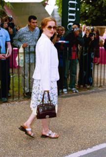 Gillian Anderson feet photo thumbnail