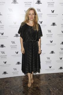 Gillian Anderson feet photo thumbnail