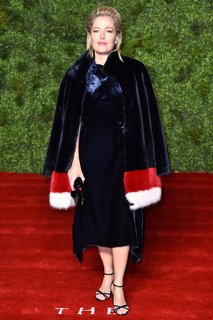 Gillian Anderson feet photo thumbnail