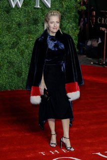 Gillian Anderson feet photo thumbnail