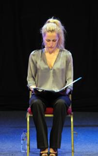 Gillian Anderson feet photo thumbnail