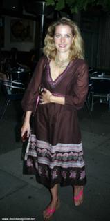 Gillian Anderson feet photo thumbnail