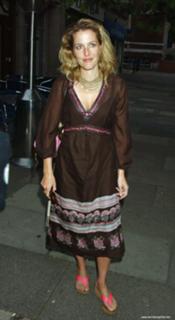Gillian Anderson feet photo thumbnail