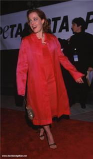 Gillian Anderson feet photo thumbnail