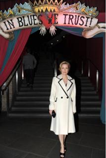 Gillian Anderson feet photo thumbnail