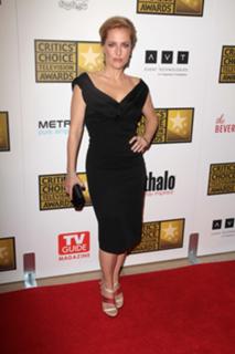Gillian Anderson feet photo thumbnail