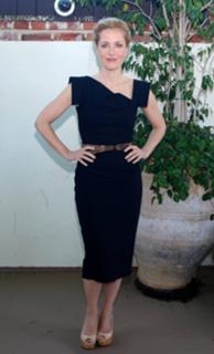 Gillian Anderson feet photo thumbnail
