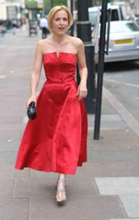 Gillian Anderson feet photo thumbnail