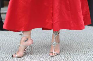 Gillian Anderson feet photo thumbnail