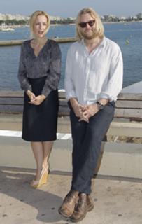 Gillian Anderson feet photo thumbnail