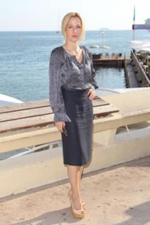 Gillian Anderson feet photo thumbnail