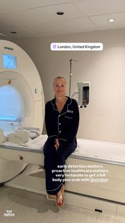 Gillian Anderson feet photo thumbnail