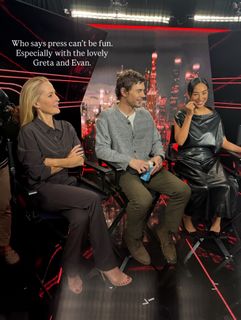 Gillian Anderson feet photo thumbnail