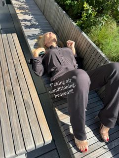 Gillian Anderson feet photo thumbnail