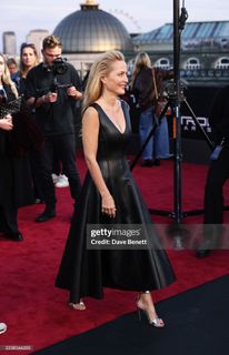 Gillian Anderson feet photo thumbnail