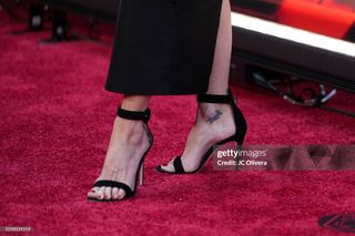 Gillian Anderson feet photo thumbnail