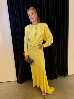 Gillian Anderson feet photo thumbnail