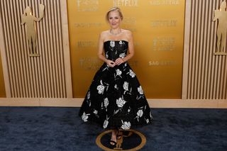 Gillian Anderson feet photo thumbnail