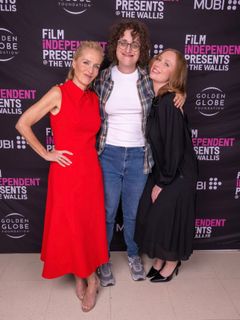 Gillian Anderson feet photo 4
