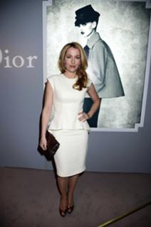 Gillian Anderson feet photo thumbnail