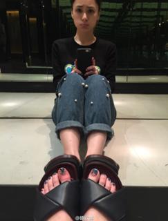 Gillian Chung feet photo 6