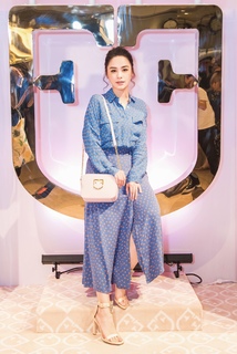Gillian Chung feet photo 15