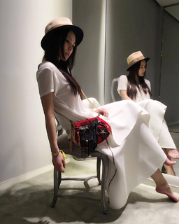 Gillian Chung feet photo 11