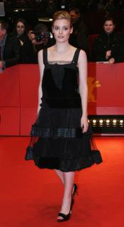 Gillian Jacobs feet photo thumbnail