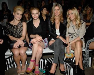 Gillian Jacobs feet photo thumbnail