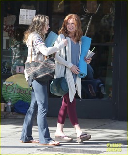 Gillian Jacobs feet photo thumbnail
