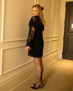 Gillian Jacobs feet photo thumbnail