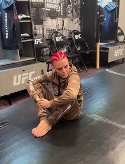 Gillian Robertson feet photo 14