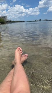 Gillian Robertson feet photo 9