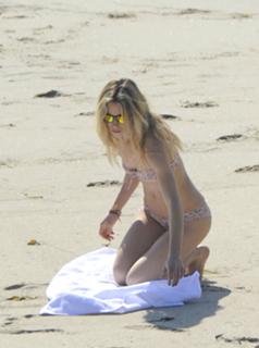 Gillian Zinser feet photo 8