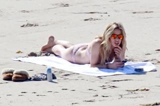 Gillian Zinser feet photo 3