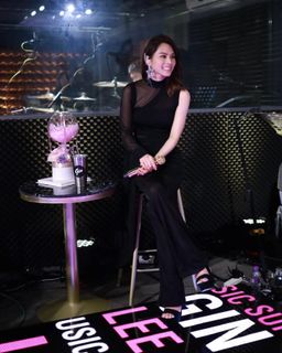 Gin Lee feet photo 3