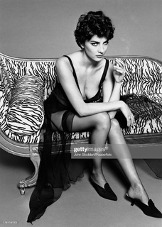 Gina Bellman feet photo 6