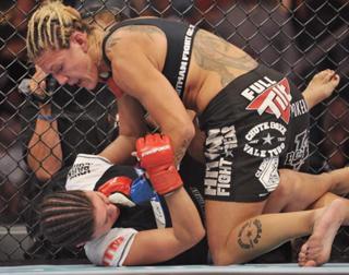Gina Carano feet photo thumbnail