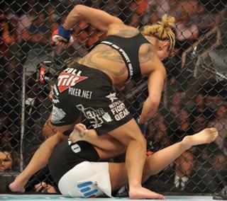 Gina Carano feet photo thumbnail